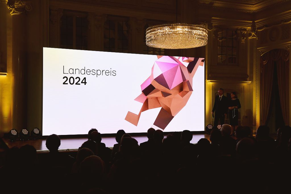 Bühnenbild der Landespreis-Preisverleihung 2024.